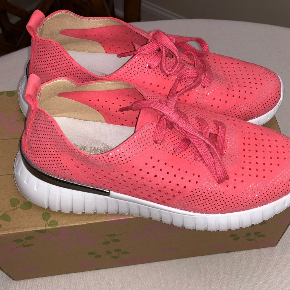 Ilse Jacobsen a tulip tennis shoe raspberry Tulip